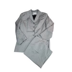 Le Suit Paris New York Size 18 skirt suit gray black stripe